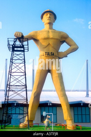 Foreur de pétrole géant homme sculpture à l'ancienne Foire dans Tulsa Oklahoma Mondes Banque D'Images