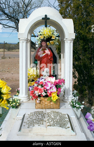 Statue de Jésus à une grave à l'ancien cimetière mexicain dans Tubac Arizona Banque D'Images