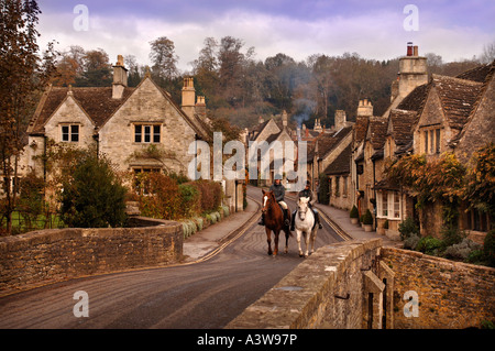 CASTLE COMBE DANS LE WILTSHIRE UK Banque D'Images