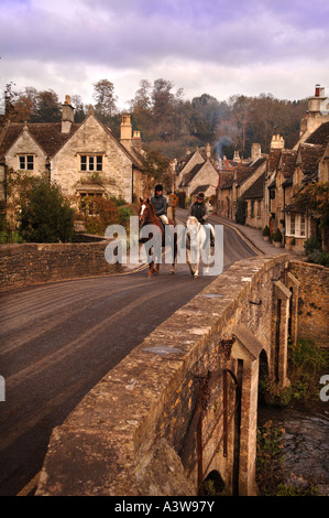 CASTLE COMBE DANS LE WILTSHIRE UK Banque D'Images