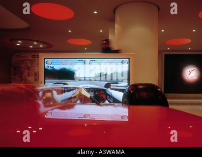 Simulateur F1, Toyota showroom, Champs Elysées, Paris. Banque D'Images