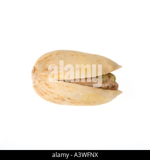 Pistache la découpe sur fond blanc Banque D'Images