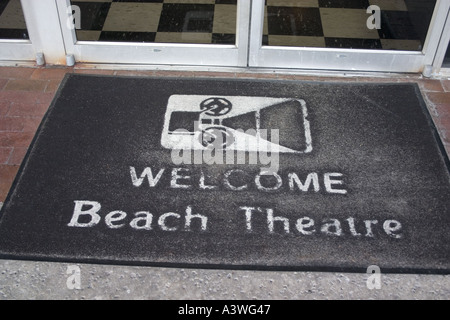 Tapis à l'entrée de la plage Théâtre sur Corey Avenue. St Pete Beach Floride USA Banque D'Images