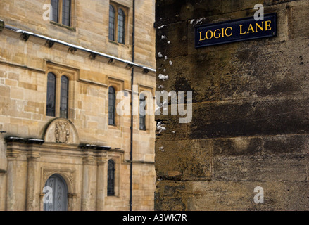 Lane 'logique' [street sign] sur [mur de pierre] et [Merton College], [l'Université d'Oxford], Oxford, Oxfordshire, England, UK Banque D'Images