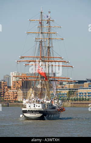 Le Tall Ships Youth Trust enregistré au Prince William Glasgow jusqu'à la Tamise à Canary Wharf Banque D'Images