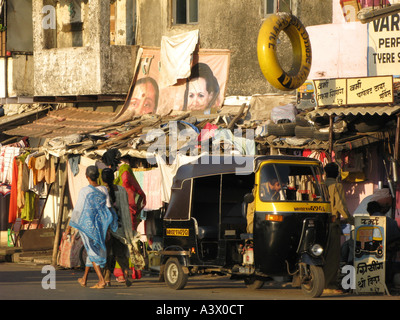 Coin de rue animée de l'Inde à Mumbai Photo Julio Etchart Banque D'Images