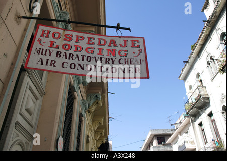 Inscrivez-vous à la recherche d'un Bed and Breakfast guesthouse dans la vieille Havane Cuba Antilles Banque D'Images