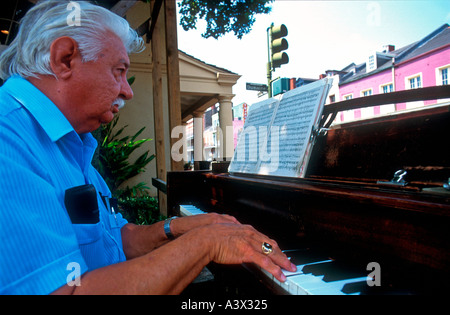 L'homme jouant du piano New Orleans Louisiane USA Banque D'Images