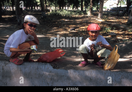 Deux jeunes filles ouzbèkes, Boukhara, Ouzbékistan. Banque D'Images