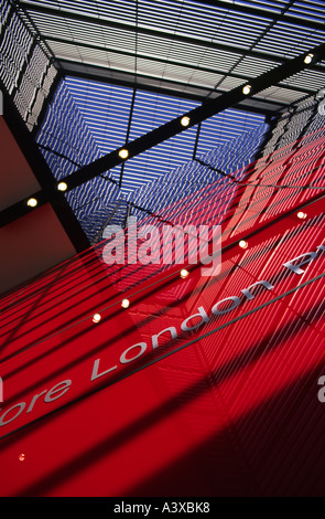 Résumé L'architecture moderne à Londres plus de place dans la ville de Londres Angleterre Royaume-uni Banque D'Images