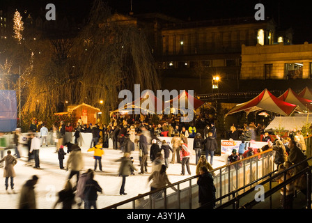 dh Princes Street Gardens PRINCES ST GARDENS EDINBURGH Winter Wonderland Patinoire festival du nouvel an noël patinage en plein air écosse fête noël Banque D'Images