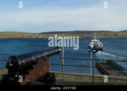 Dh Fort Charlotte SHETLAND LERWICK Cannon donnant sur Leirna à Lerwick Ferry au départ de Lerwick Bressay Banque D'Images