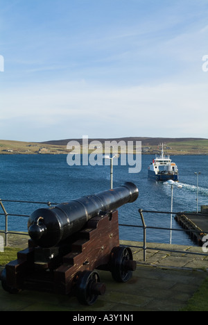 Dh Fort Charlotte SHETLAND LERWICK Cannon donnant sur Leirna à Lerwick Ferry au départ de Lerwick Bressay Banque D'Images