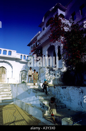 Temple à lac sacré de Pushkar ville du Rajasthan inde Banque D'Images