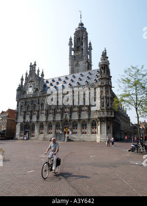 Construit entre 1452 et 1520 l'hôtel de ville de Middelburg est un superbe exemple d'architecture du 15e siècle Banque D'Images