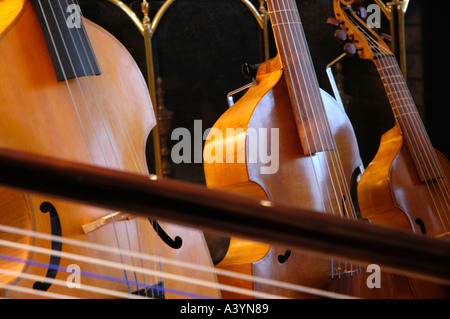 Trois viole de gambe harpe Cordes thru photographié permanent Banque D'Images