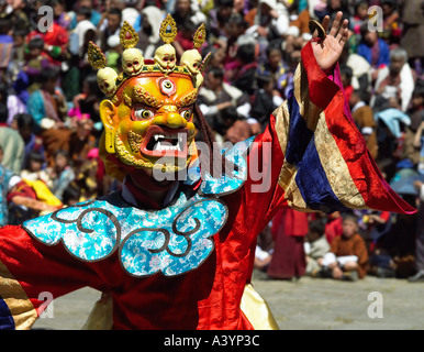 Danseuse de Tsechu Paro au Bhoutan la terre du dragon tonnerre Banque D'Images