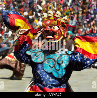 Danseuse de Tsechu Paro au Bhoutan la terre du dragon tonnerre Banque D'Images