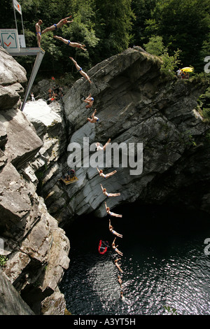 Cliff Diving, mouvement, Suisse, Tessin, Valle Maggia, Brontalla Banque D'Images