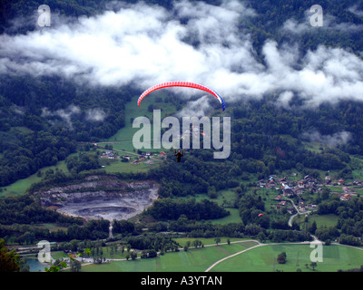 Plus de parapente valley Banque D'Images