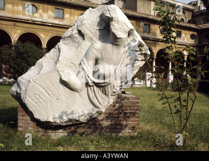 Voyage / géographie, Italie, Rome, monuments, monument de victoire, fragment, relief, Victoria, vers le 1 er siècle - 4ème siècle A.D., historique, historique, Europe, monde antique, beaux-arts, reliefs, sculpture, sculptures, Empire romain, monument, religion, déesse, monde antique, Banque D'Images