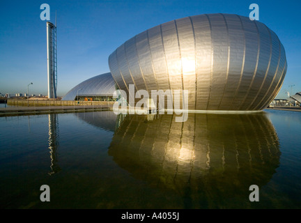 Le cinéma Imax et le Centre des sciences d'une tour sur les rives de la rivière Clyde Glasgow Scotland UK Banque D'Images