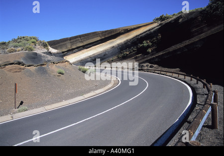 Route tourner par dépôts de lave La Tarta Parc National de Teide Tenerife Espagne Banque D'Images