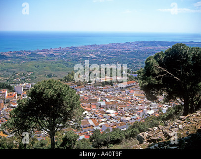 MIJAS COSTA DEL SOL ESPAGNE EUROPE à la ville et à la côte au-delà d'une position élevée au dessus de la ville Banque D'Images