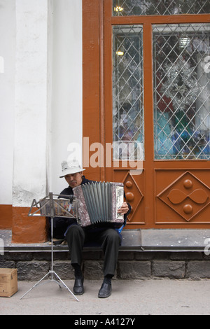 Homme jouant de l'Accordéon en Street Banque D'Images