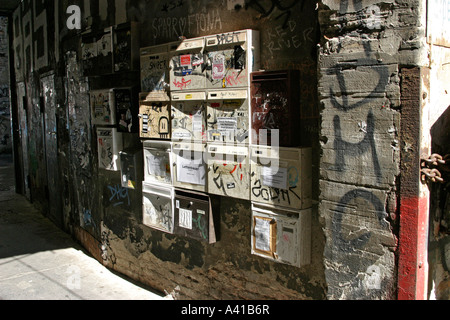 Berlin Mail box graffiti dans le Hackesche Höfe Allemagne Banque D'Images