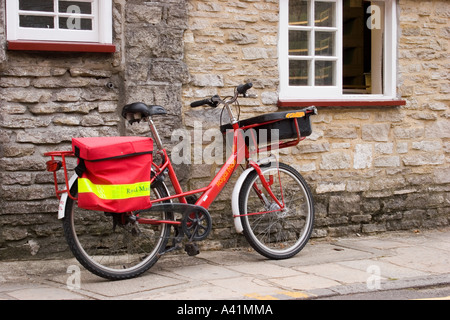 Château de Corfe Village, Dorset, Angleterre Banque D'Images