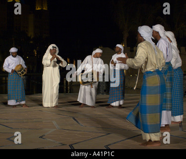 La danse et la musique arabe traditionnelle à Dubaï Banque D'Images