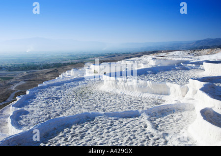 Piscines en travertin à sec la colline de Pamukkale Turquie Banque D'Images