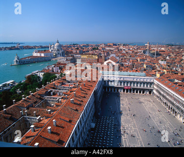 Italie Venise place Saint Marc San Marco yeux oiseaux voir les touristes Banque D'Images