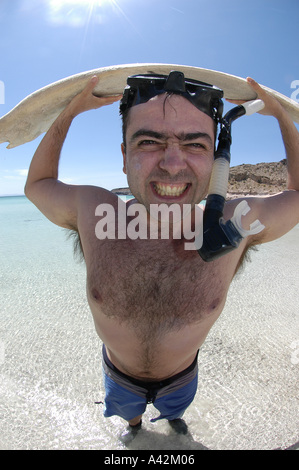 Jeune homme espagnol M. snorkeler-photographe avec son appareil photo et d'un rorqual à bosse osseuse vertèbre Espiri Banque D'Images