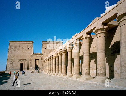 La cour extérieure du Temple d'Isis à Philae Banque D'Images