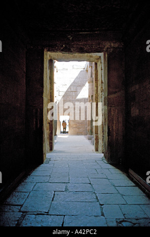 À partir de la chapelle offrant dans le grand temple de Louxor en Égypte Banque D'Images