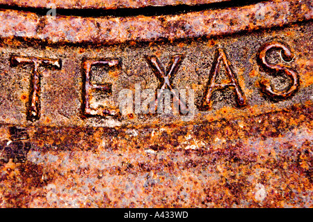 Texte Texas comme vu sur couvercle de trou d'homme à l'Université de TX Banque D'Images