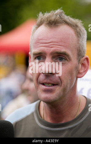 Celebrity DJ Norman Cook aka Fatboy Slim après avoir pris part à une course de bienfaisance Brighton England UK Banque D'Images