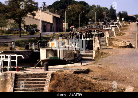 FONSERANNES VERROUILLAGE CANAL DU MIDI HÉRAULT FRANCE Banque D'Images