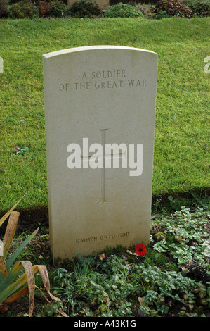 Pierre tombale du soldat non identifié dans Authuile cimetière militaire, France Banque D'Images