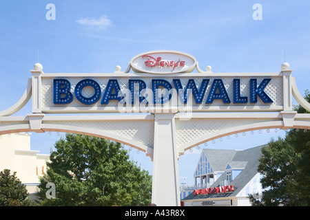 Signe au-dessus de l'entrée de Disney's Boardwalk à Walt Disney World en Floride, USA Banque D'Images