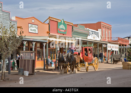 Stagecoach à cheval sur la rue Main à Tombstone, en Arizona Banque D'Images