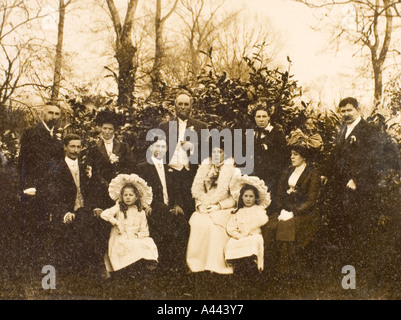 A Victorian / période édouardienne B&W portrait de famille prises autour de 1895-1910 Banque D'Images