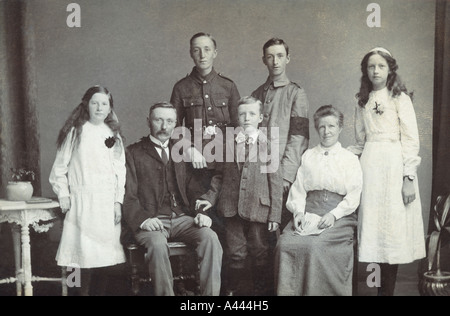 Un portrait de famille prises pendant la première guerre mondiale, en Angleterre Banque D'Images