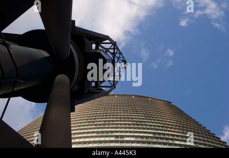 Docklands Hotel Marriott et un ancien quai crane London UK Banque D'Images