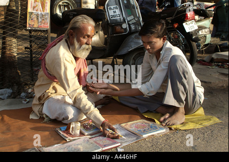 Dans Palm Reader Jaipur, Inde Banque D'Images