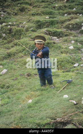 Des soldats chinois fils, Tibet. Route de l'amitié près de Tingri, Himalaya Banque D'Images