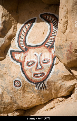 Peintures de roche au-dessus du village de Songo, à l'endroit où les rites de circoncision ont lieu tous les trois ans, pays dogon, Mali, Afrique Banque D'Images