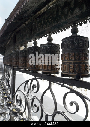 Roues de prière à Swayambhunath Stupa à Katmandou, Népal Banque D'Images